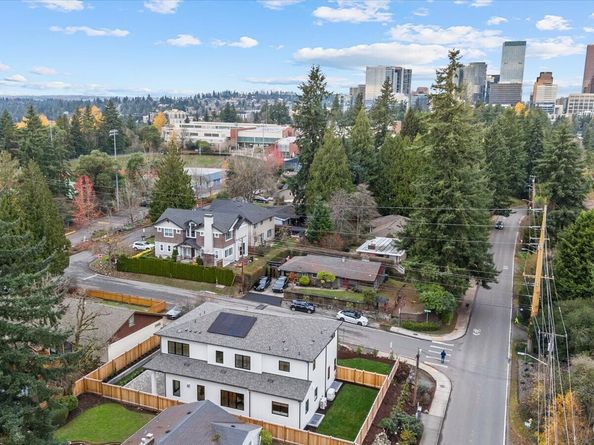 10789 SE 10th Street, Bellevue WA 98004