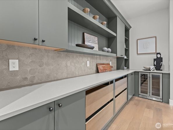 10789 SE 10th Street, Bellevue WA 98004