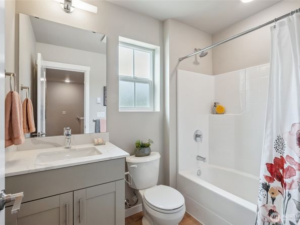 1322 194th Street SE B7, Bothell WA 98012