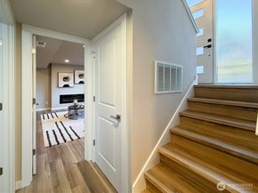 15905 118th Place NE, Bothell WA 98011