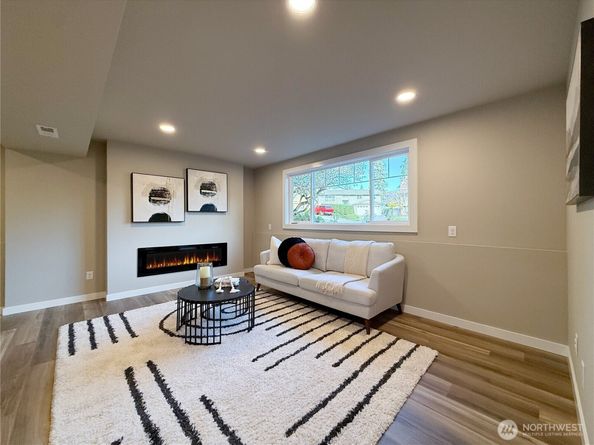 15905 118th Place NE, Bothell WA 98011