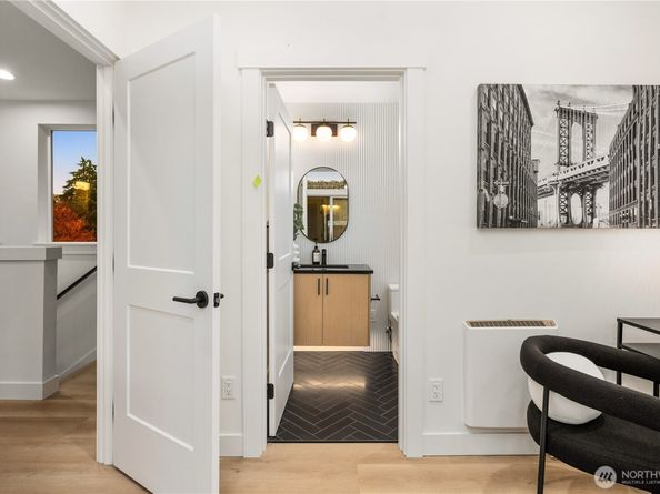 3417 48th Avenue SW, Seattle WA 98116