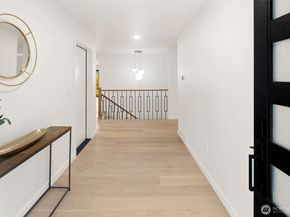 16040 36th Avenue NE, Lake Forest Park WA 98155