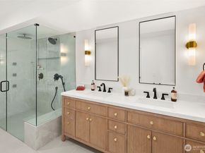 16040 36th Avenue NE, Lake Forest Park WA 98155