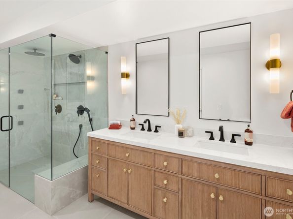 16040 36th Avenue NE, Lake Forest Park WA 98155