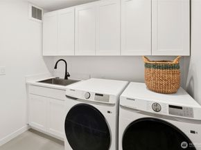 16040 36th Avenue NE, Lake Forest Park WA 98155