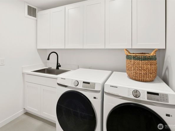 16040 36th Avenue NE, Lake Forest Park WA 98155