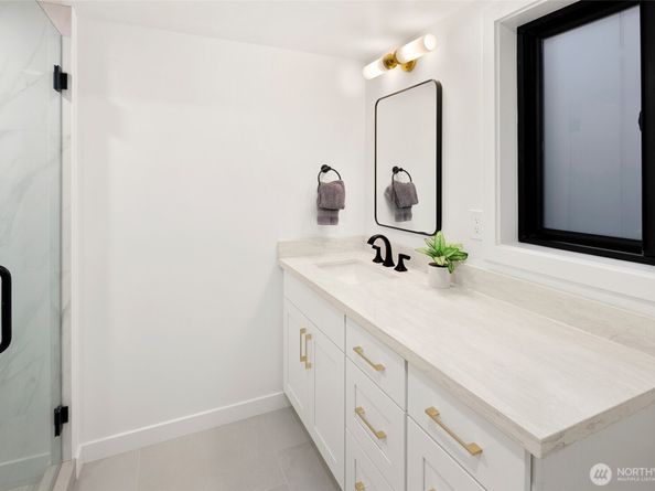 16040 36th Avenue NE, Lake Forest Park WA 98155