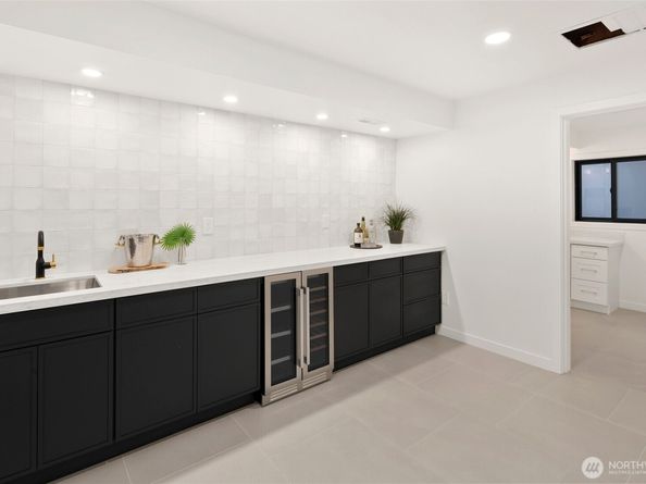 16040 36th Avenue NE, Lake Forest Park WA 98155