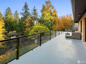 16040 36th Avenue NE, Lake Forest Park WA 98155