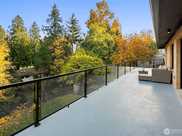 16040 36th Avenue NE, Lake Forest Park WA 98155