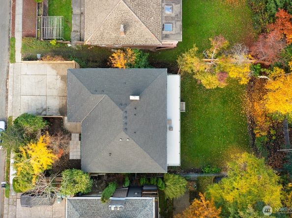 16040 36th Avenue NE, Lake Forest Park WA 98155