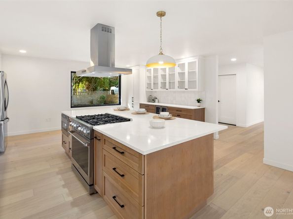 16040 36th Avenue NE, Lake Forest Park WA 98155