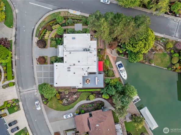 2 Crescent Key SE, Bellevue WA 98006