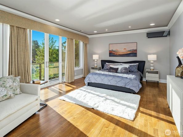 2 Crescent Key SE, Bellevue WA 98006