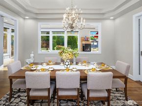 2 Crescent Key SE, Bellevue WA 98006