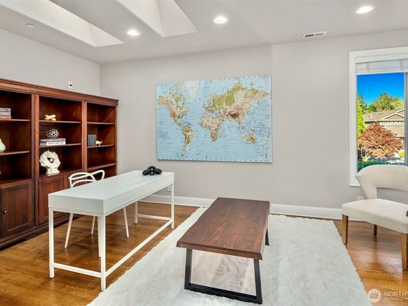 2 Crescent Key SE, Bellevue WA 98006