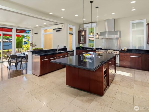 2 Crescent Key SE, Bellevue WA 98006