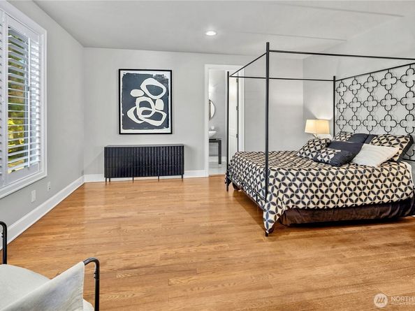 2 Crescent Key SE, Bellevue WA 98006