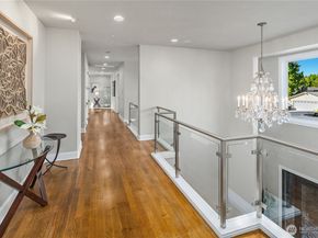 2 Crescent Key SE, Bellevue WA 98006