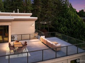 2 Crescent Key SE, Bellevue WA 98006