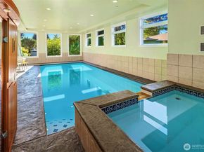 2 Crescent Key SE, Bellevue WA 98006