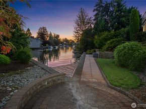 2 Crescent Key SE, Bellevue WA 98006