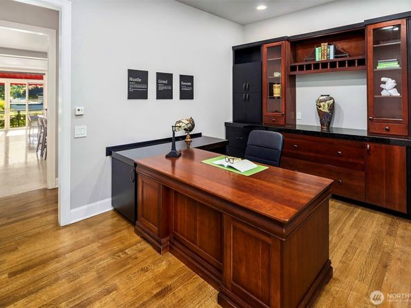 2 Crescent Key SE, Bellevue WA 98006