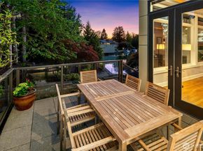 2 Crescent Key SE, Bellevue WA 98006
