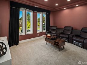 2 Crescent Key SE, Bellevue WA 98006