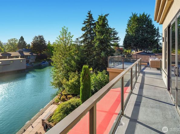 2 Crescent Key SE, Bellevue WA 98006