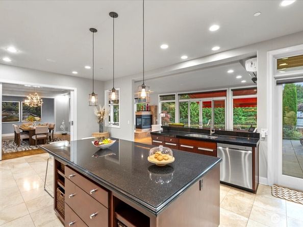 2 Crescent Key SE, Bellevue WA 98006