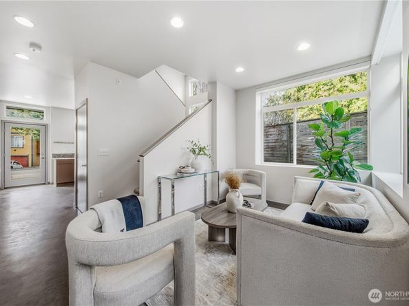 5936 S 36th Avenue A, Seattle WA 98118