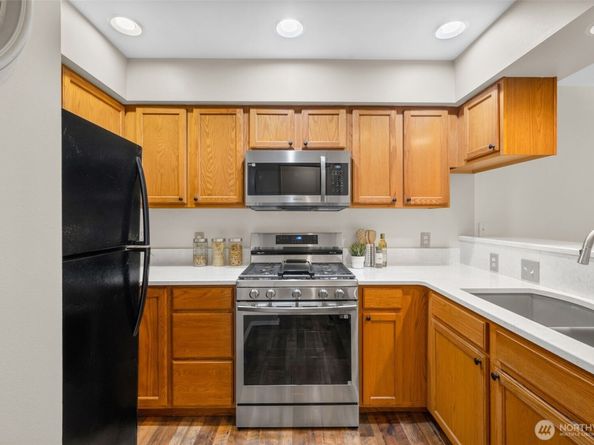 22638 44th Avenue W 6, Mountlake Terrace WA 98043