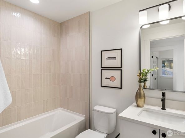 11218 115th Place NE, Kirkland WA 98033