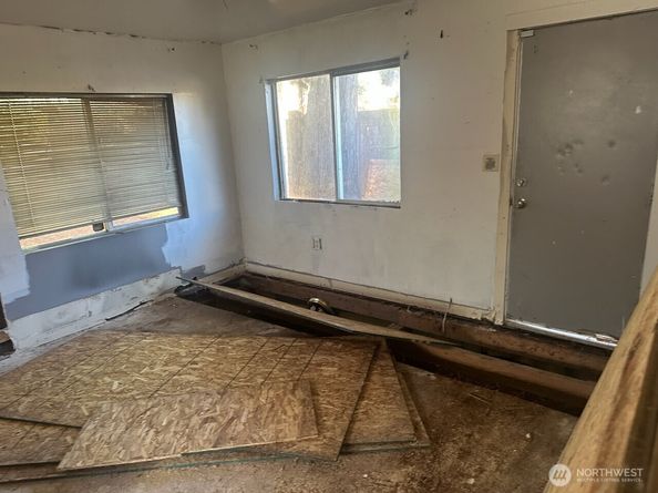 12217 SE Petrovitsky Road, Renton WA 98058