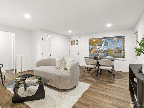 2460 S 121 Street, Burien WA 98168