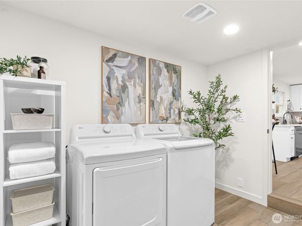 2460 S 121 Street, Burien WA 98168