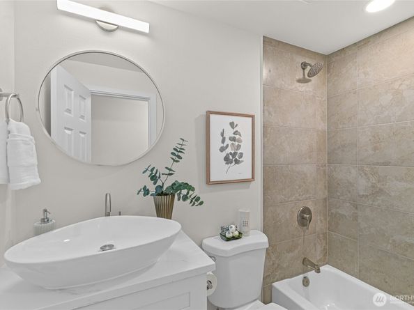 2460 S 121 Street, Burien WA 98168