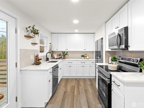 2460 S 121 Street, Burien WA 98168