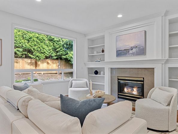 110 247th Avenue SE, Sammamish WA 98074