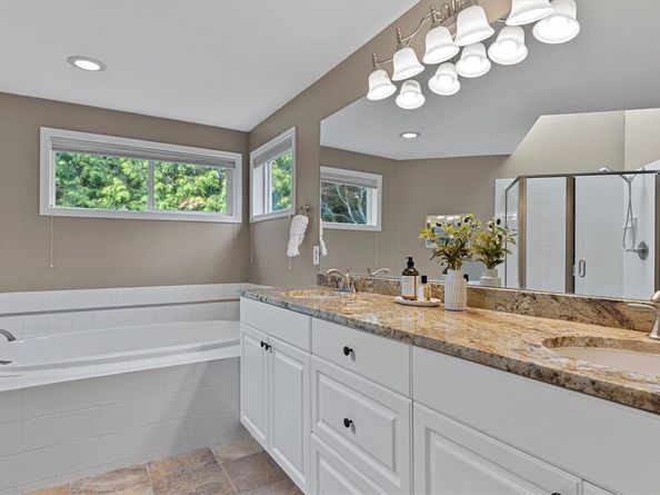 110 247th Avenue SE, Sammamish WA 98074