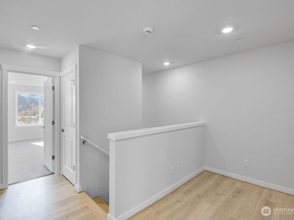 13209 NE 127th Way C, Kirkland WA 98034