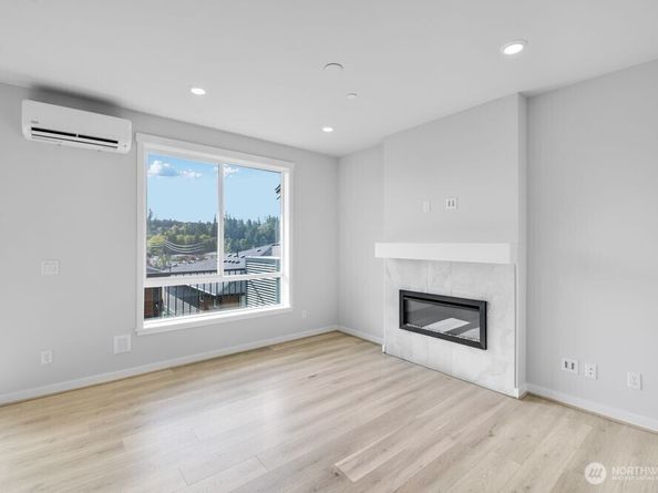 13209 NE 127th Way C, Kirkland WA 98034
