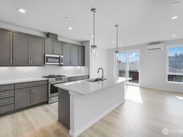 13209 NE 127th Way C, Kirkland WA 98034