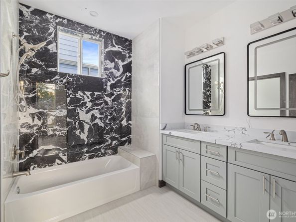 9747 57th Avenue S B, Seattle WA 98118