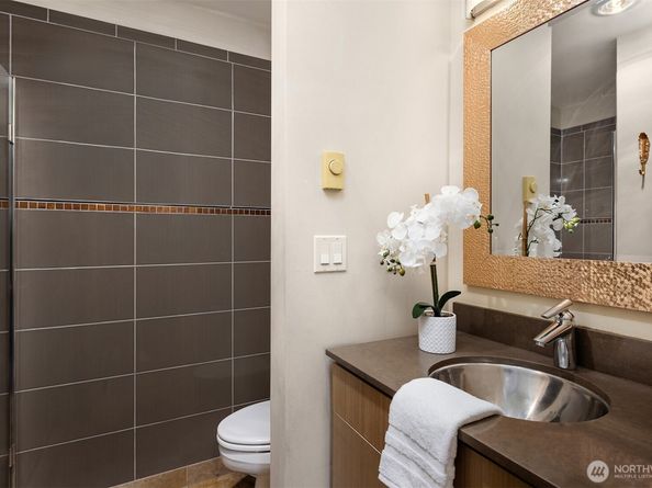 500 5th Avenue W 705, Seattle WA 98119