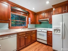 17508 184th Avenue NE, Woodinville WA 98072