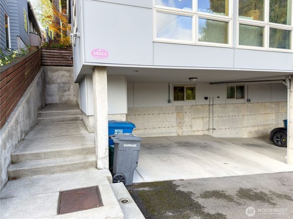 3404 23rd A, Seattle WA 98199