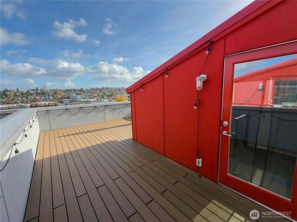 3404 23rd A, Seattle WA 98199